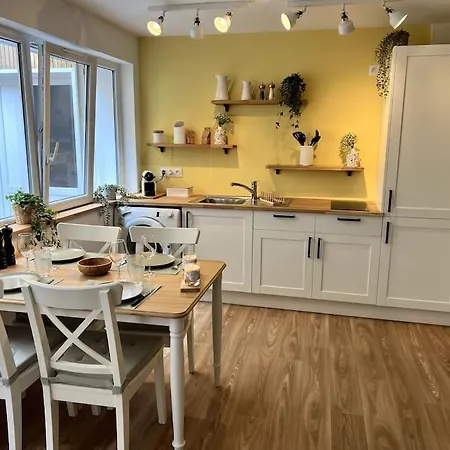 Cosy, Calme Proche Centre דירה