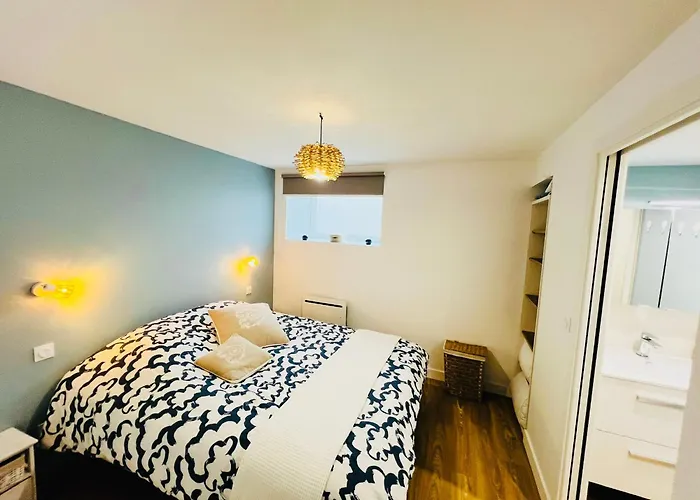 Cosy, Calme Proche Centre Apartment